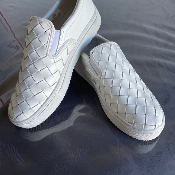 Marc Fisher Womens  White Calla Woven Leather Slip On Sneakers Shoes Size 7.5 M - Picture 4 of 8